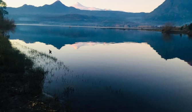 Cabañas Ruka Rayun vista y acceso al lago en Coñaripe