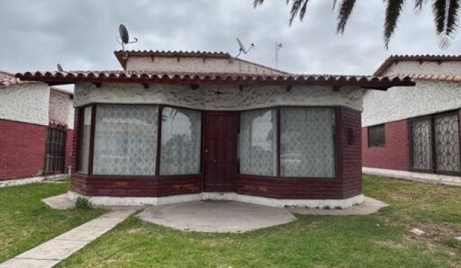 Linda casa a par de cuadras del faro