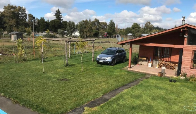 Casa de campo con piscina privada, jardines y juegos