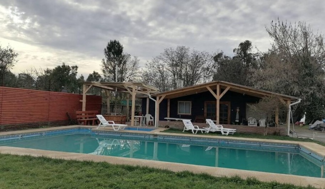 Agradable Cabaña con Gran Piscina y Tinaja