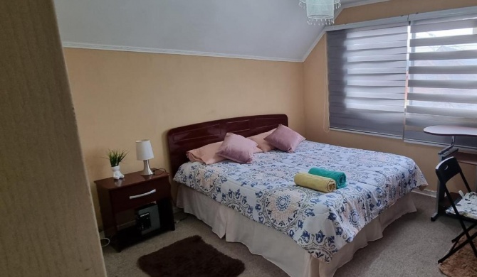 Casa Hostal Habitación con baño privado estacionamiento y desayuno a pasos de Av san Juan