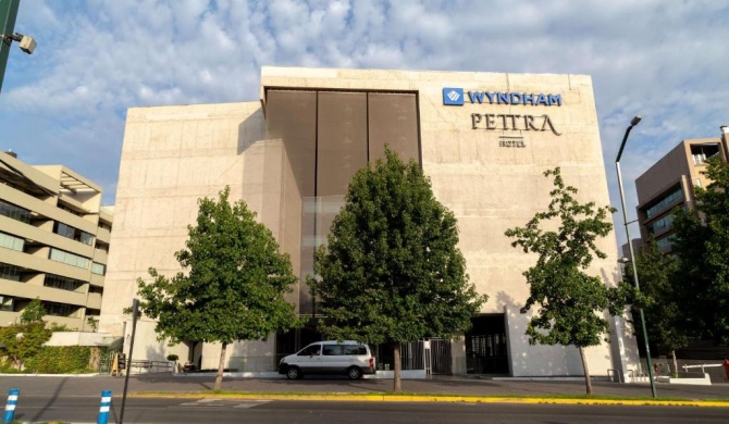 Wyndham Santiago Pettra