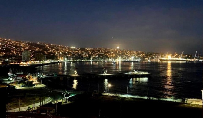 Loft con la mejor Vista Valparaíso Estacionamiento y Piscina Servicio HOM